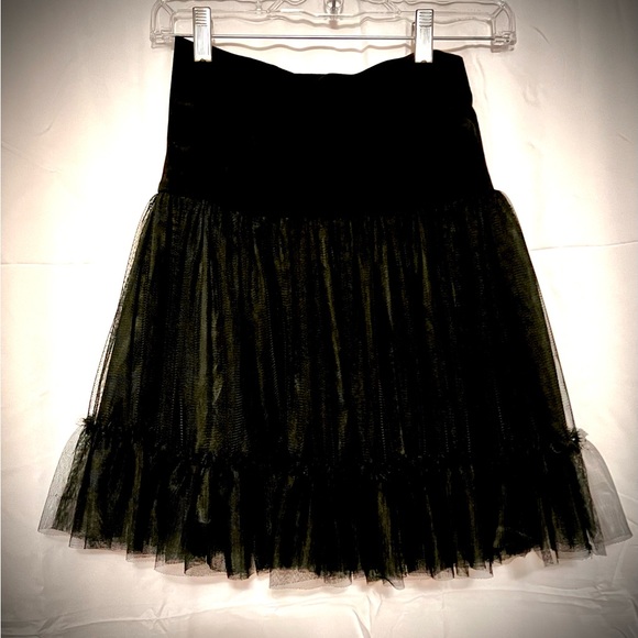Very Cute S/P Black Frilly Short Skirt which folds at top for Mini Skirt Look - Picture 4 of 6